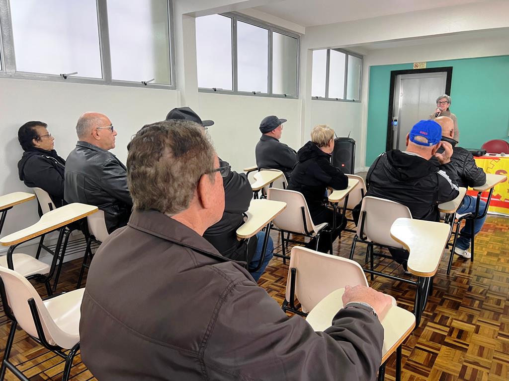 Aposentados metalúrgicos da Grande Curitiba debatem pautas da categoria